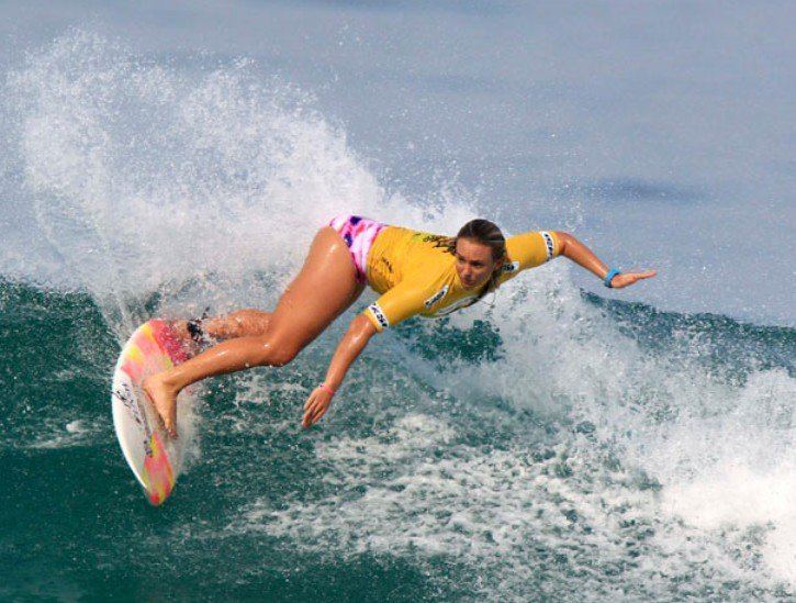 Jessi Miley-Dyer Jessi MileyDyer surfs in Rio Pro championship wordlessTech