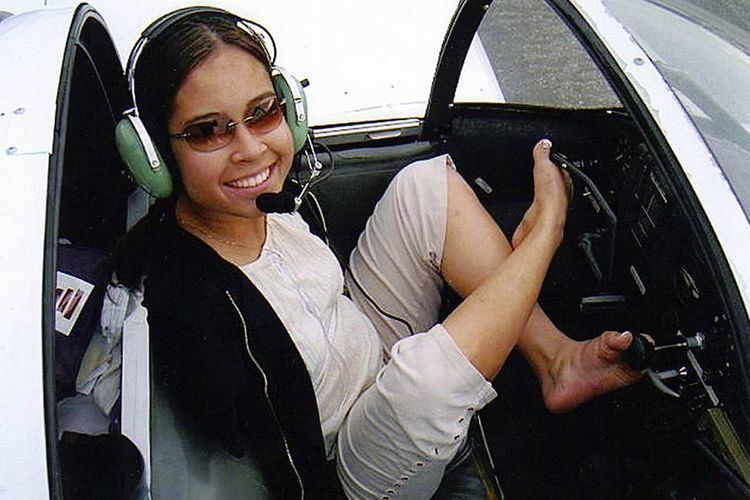 Jessica Cox Armless Woman Jessica Cox Flies Plane With Feet