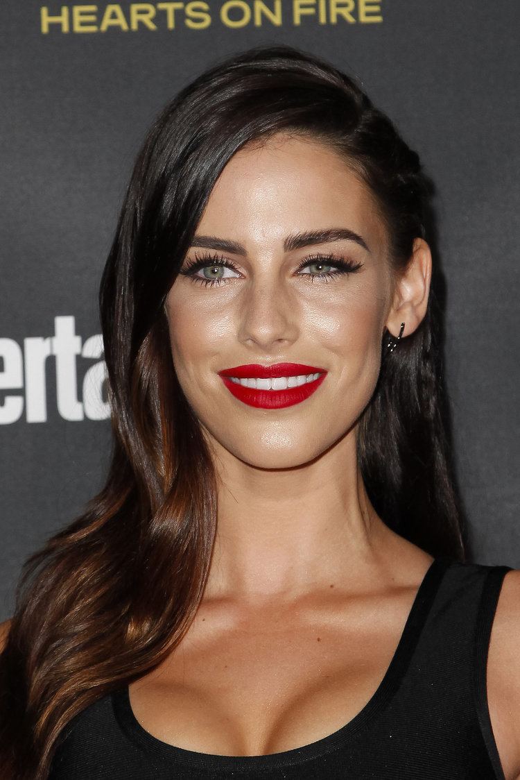 Jessica Lowndes media4popsugarassetscomfiles20140825670n