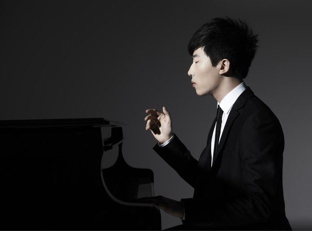Ji Liu (pianist) Ji Liu Piano Reflections an album guide Classic FM