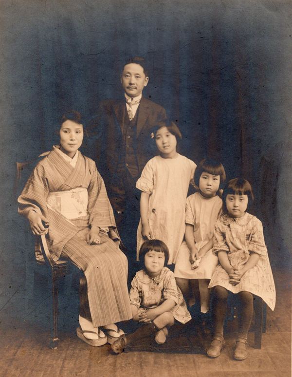 Jiang Baili FileJiang Baili and his familyjpg Wikimedia Commons