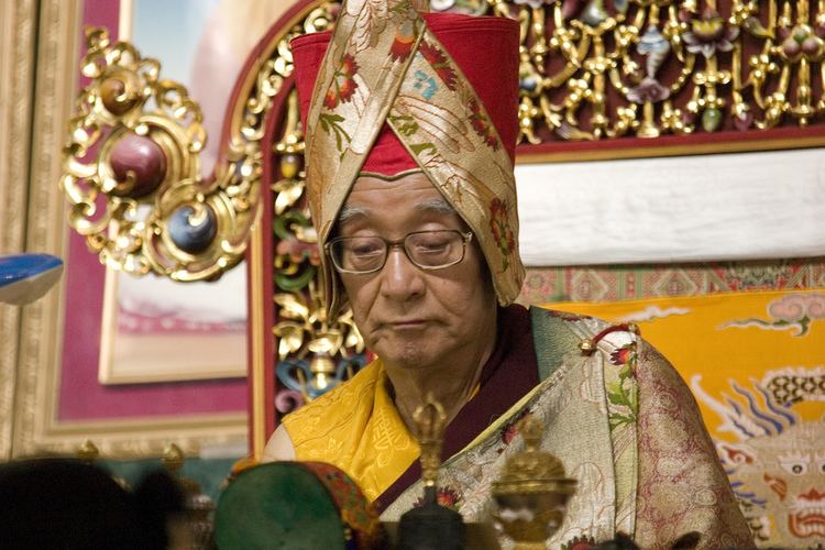 Jigdal Dagchen Sakya His Holiness Jigdal Dagchen Sakya wearing Sakya hat Lam D Flickr