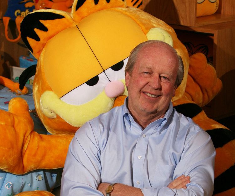 Jim Davis (cartoonist) Garfield Creator Jim Davis Brings The Fat Cat Back This Holiday