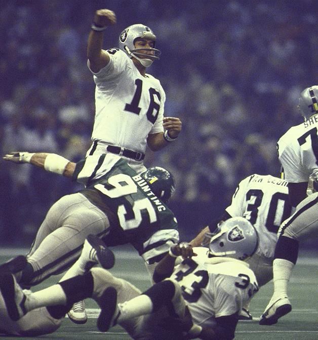 JIM PLUNKETT NFL QUARTERBACK 1971-1986 