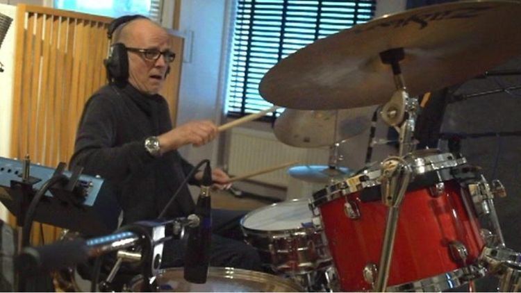 Jimmy Copley Rock and pop drummer Jimmy Copley dies aged 63 BBC News