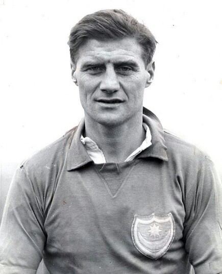 Jimmy Dickinson (footballer, born 1899) Jimmy Dickinson Portsmouth Football Club FTBOL VINTAGE RETRO