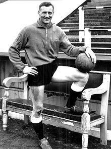 Jimmy O'Neill (footballer, born 1931) httpsuploadwikimediaorgwikipediacommonsthu