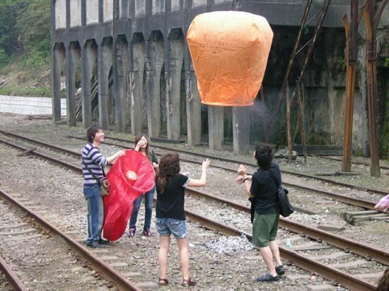 Jingtong Releasing sky lanterns in Jingtong Taipei County Picture of