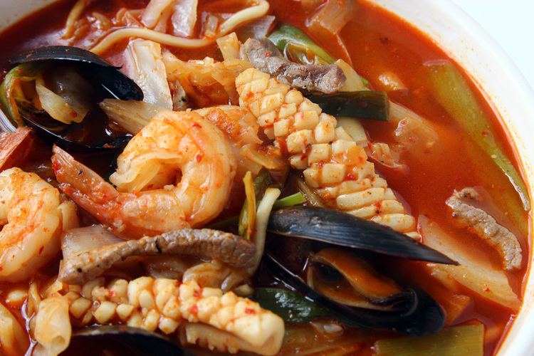Jjamppong Jjamppong Korean spicy seafood noodle soup recipe Maangchicom