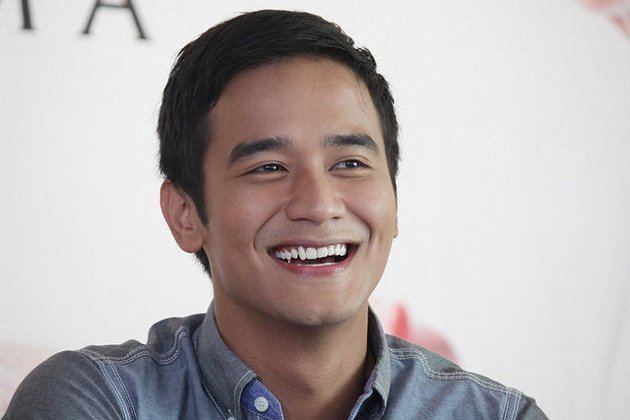 JM de Guzman JM de Guzman Out of All of Me Glitterph