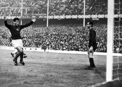 János Farkas Janos Farkas scores for Hungary World Cup Anfield 15 July 1966