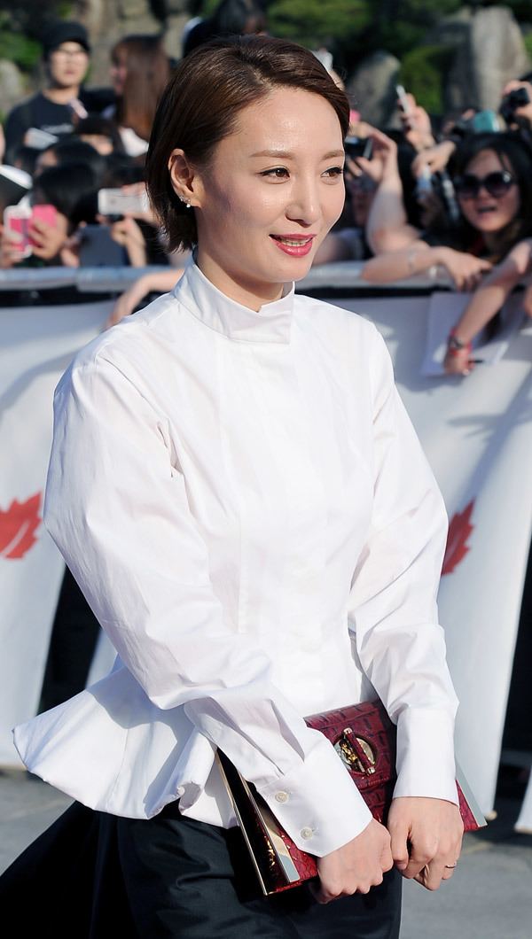Jo Eun-ji Kdrama stars light up the red carpet at the Baek Sang