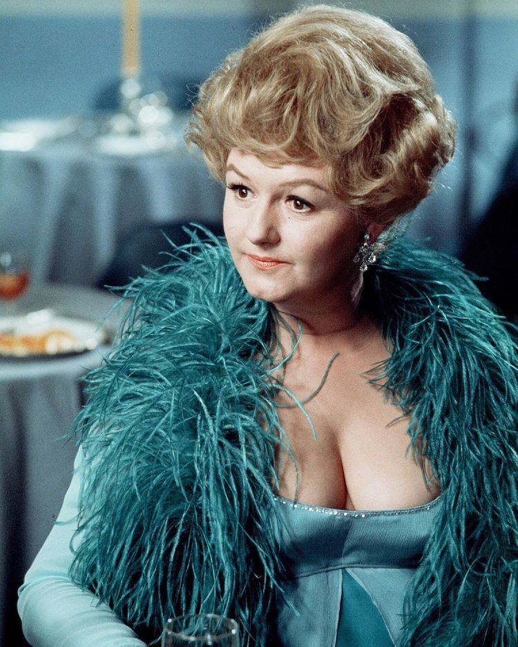 Joan Sims Joan Sims Carry On Again Doctor 1969 Carry On Pinterest