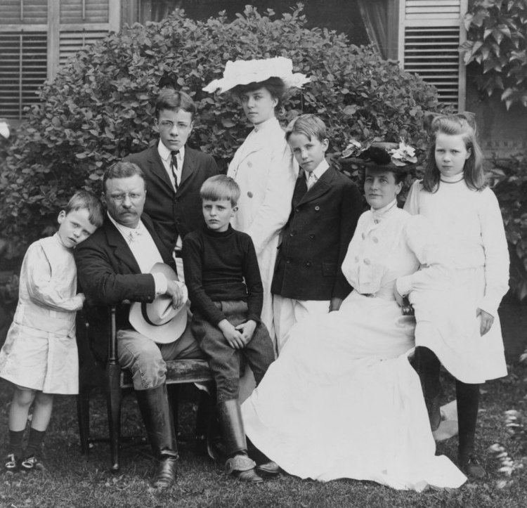 President Theodore Roosevelt with his family in 1903 wearing their suits and dress.