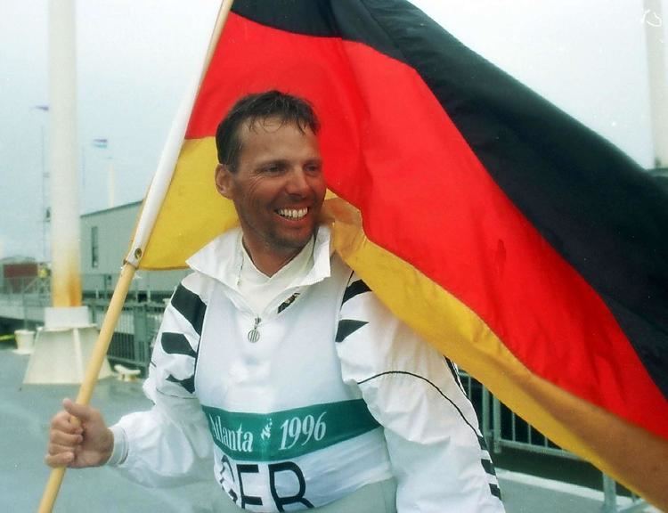 Jochen Schümann Berliner Olympiasieger Jochen Schmann Der Segler gewinnt und