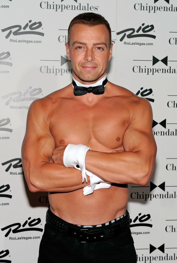 Joe Lawrence Joey Lawrence showed off his impressive physique last