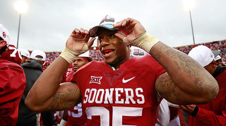 Joe Mixon Footage showing Oklahoma running back Joe Mixon punch woman in face