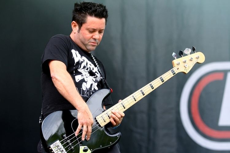 Joe Raposo (bassist) httpsuploadwikimediaorgwikipediacommons99