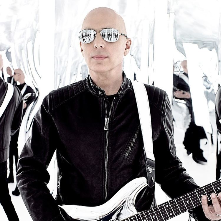 Joe Satriani httpslh4googleusercontentcomRuYvvBelEAAA