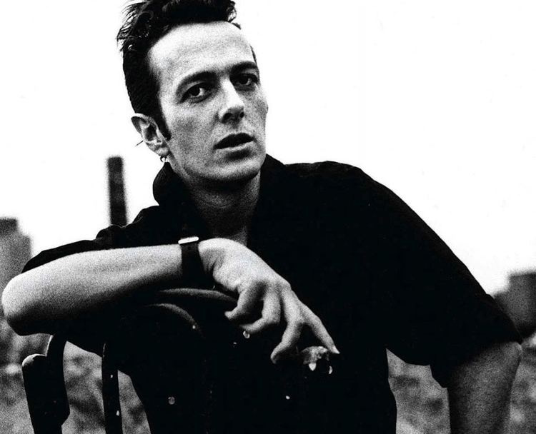 Joe Strummer Born on This Day Joe Strummer of The Clash Sonic More Music