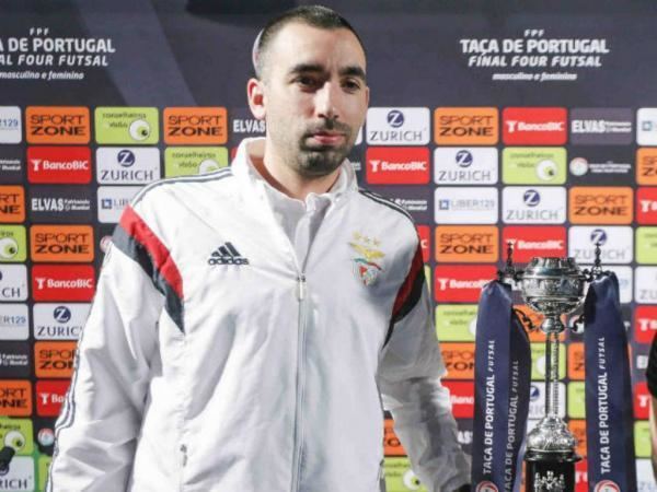 Joel Rocha Futsal Joel Rocha renova contrato com o Benfica at 2019