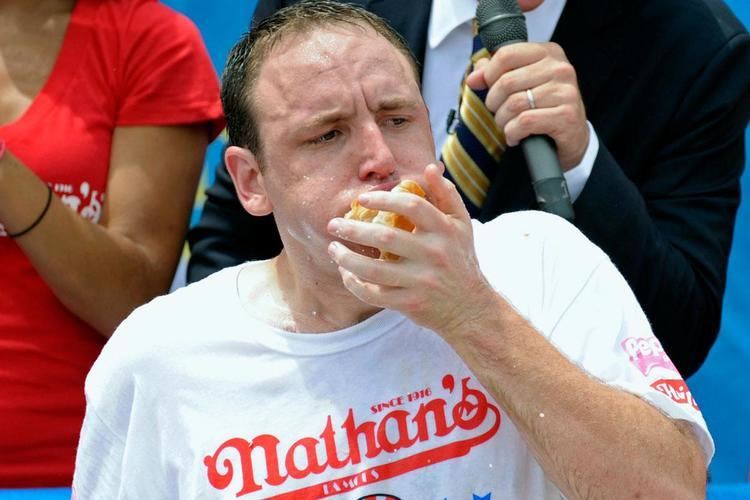 Joey Chestnut VIDEO Joey Chestnut downs 69 hot dogs to win 7thstraight