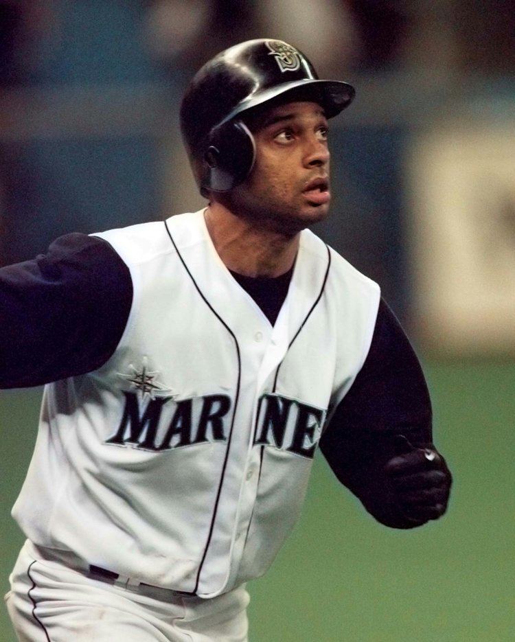 Joey Cora Shows Baseball To J.T. Snow After Tag Out! 