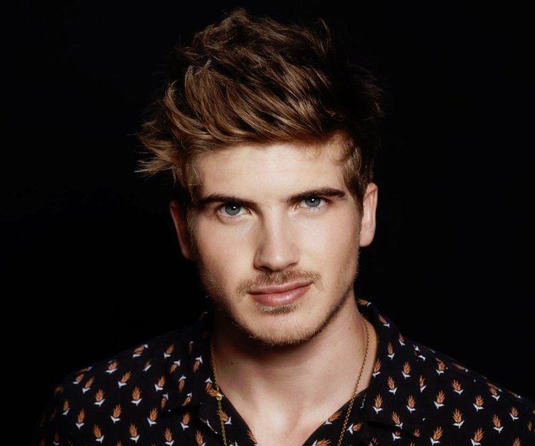 Joey Graceffa Joey Graceffa Bio Facts Personal Life of YouTuber Actor Author