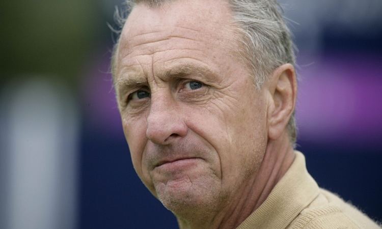 Johan Cruyff Dutch newspaper apologises after fake report of Johan