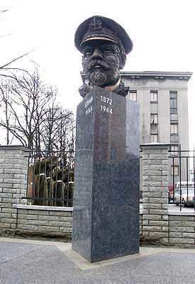 Johan Pitka Tallinnas avati admiral Johan Pitka monument DELFI