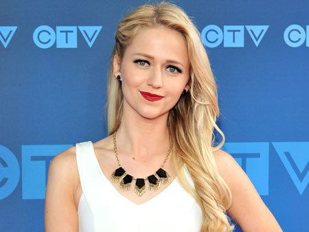 Johanna Braddy UnREAL39s Johanna Braddy Loves Opera and Mario Kart Not in