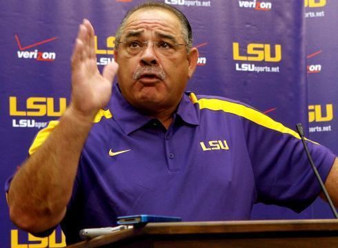 John Chavis (American football) LSU defensive coordinator John Chavis gets pay raise