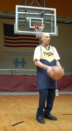 John Isaacs John Isaacs Basketball Pioneer Harlem Rens Star Turns 93 The
