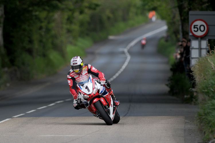 John McGuinness (motorcycle racer) Isle of Man TT 2015 John McGuinness smashes outright lap record to