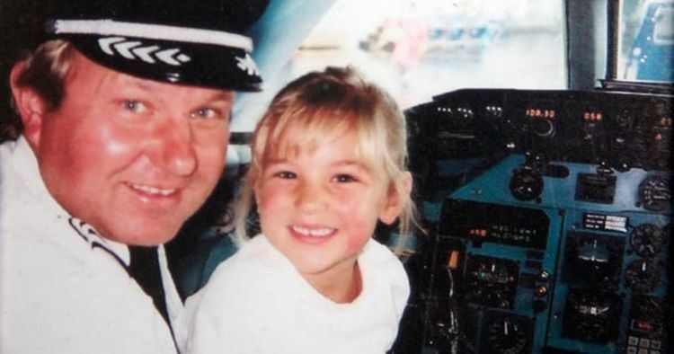 Caroline Ogonowski smiling with her pilot dad, John Ogonowski in a cockpit