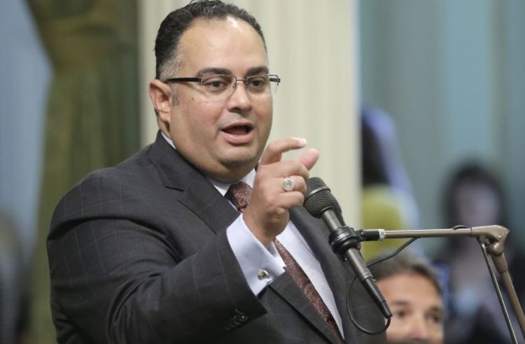 John Perez Democrat Speaker John Perez WAR ON WOMENRefuses to Pay