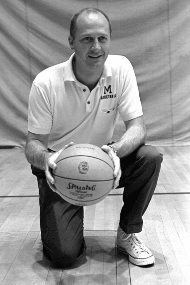 Johnny Orr (basketball, born 1927) maizeandgoblue Blog Archive Johnny Orr passes away at age 86
