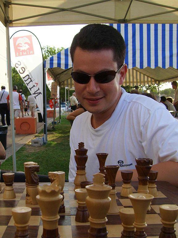 Joël Lautier FileJoel Lautier playing Chess Reversjpg Wikimedia Commons