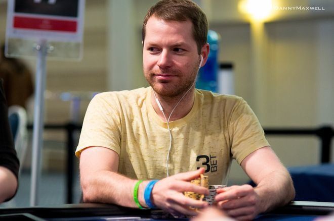 Jonathan Little Playing Suited Connectors from Position with Jonathan Little PokerNews