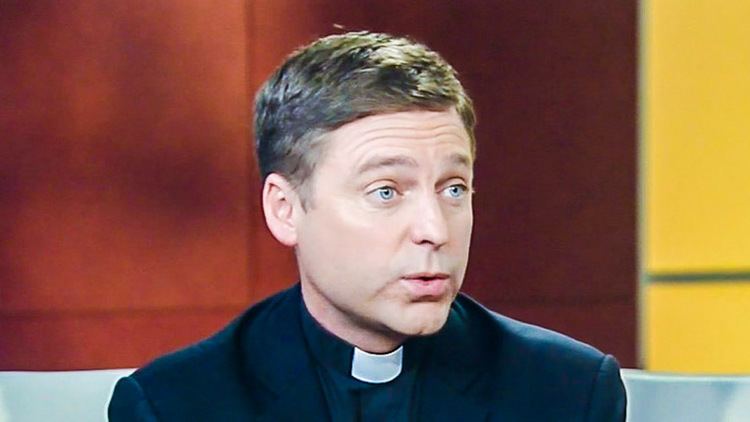 Jonathan Morris (priest) Fr Jonathan Morris spits back AKA Catholic