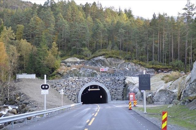 Jondal Tunnel imggeocachingcomcachelarge0785713d53674bd2