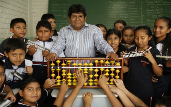 Jorge Arturo Mendoza Huertas Arturo Mendoza el peruano en el reality Supercerebros de NatGeo