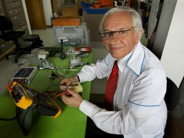 Jorge Reynolds Pombo Ingeniero crea marcapasos del tamao de un tercio de grano de arroz