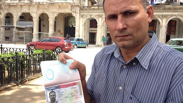 José Daniel Ferrer García Jose Daniel Ferrer Gets a Passport 14ymedio Translating Cuba