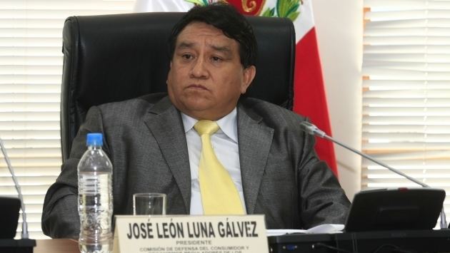 José Luna Jos Luna Lo acusan de contratar a 3 trabajadores 39fantasma39 en el