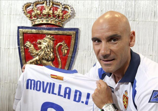 Jose Maria Movilla Jos Mara Movilla muestra la camiseta con su nombre que