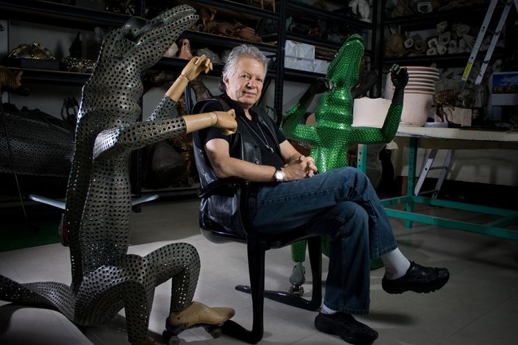 José Sacal Escultor mexicano Jos Sacal sorprende con su obra en centro