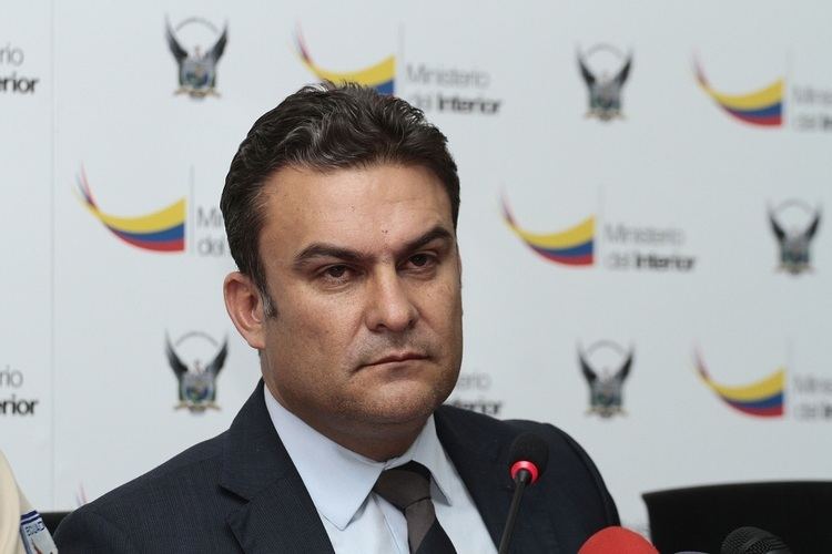 José Serrano (Ecuadorian politician) Ministro de Interior de Ecuador muestra pruebas de ataques de la