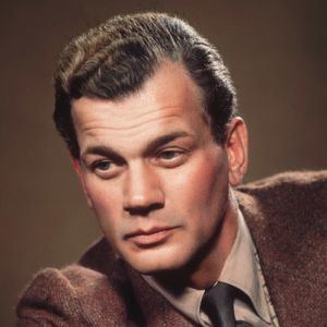 Joseph Cotten Joseph Cotten Film Actor Radio Personality Actor Biographycom