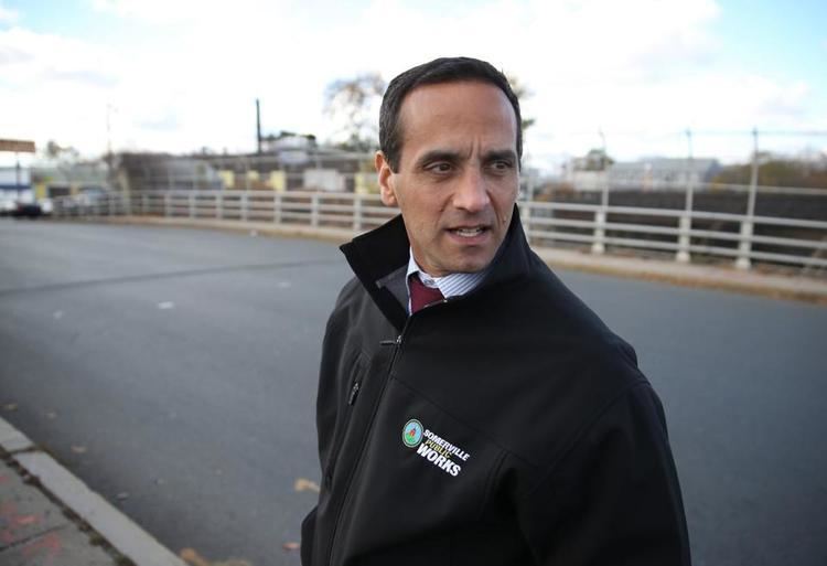 Joseph Curtatone Somerville to limit holding of suspects for ICE The